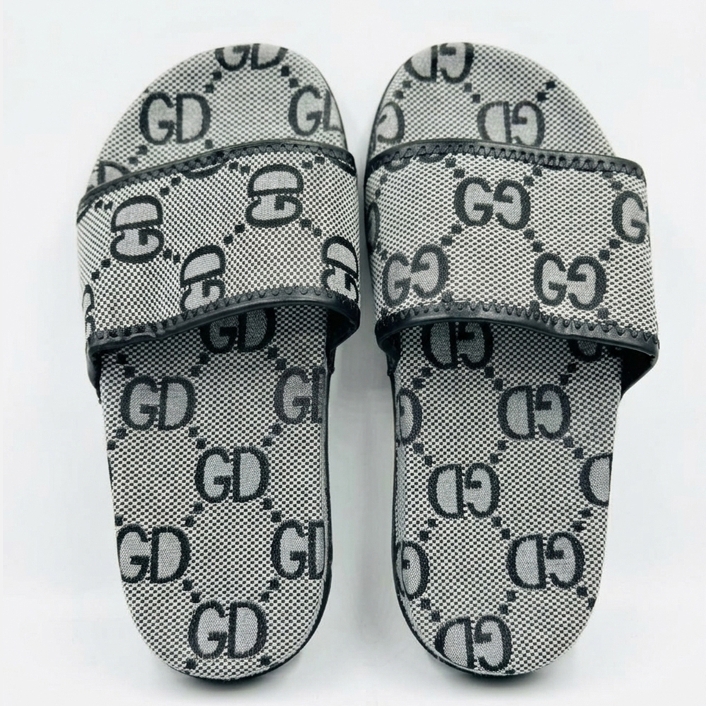Urban GD Monogram Essential Slides